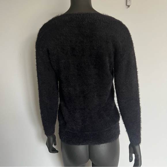 ⚪️ YANLINQI/ FUZZY BLACK VNECK SWEATER 3/4 SLEEVE - Picture 6 of 7
